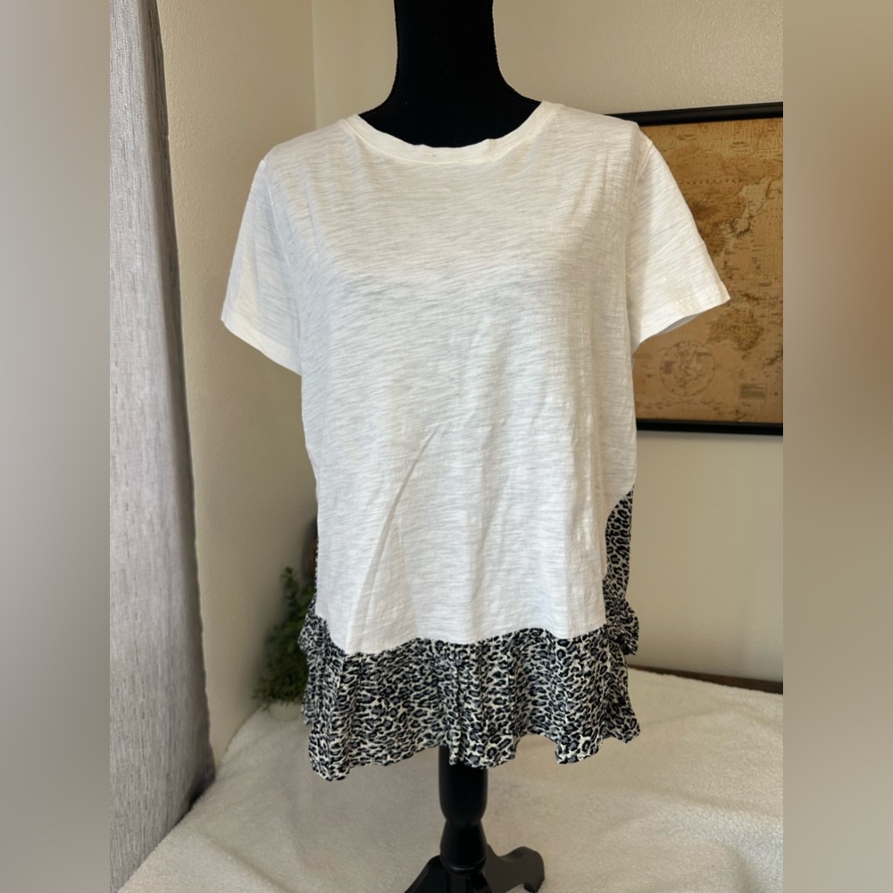 Umgee white tee with leopard print